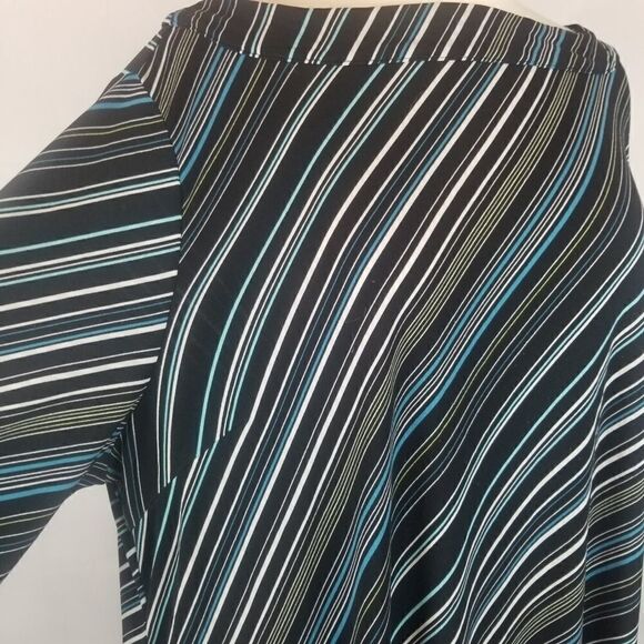 LIZ LANGE MATERNITY. SIZE XL. POLYESTER AND SPANDEX MATERNITY TOP OR DRESS. - Picture 4 of 5